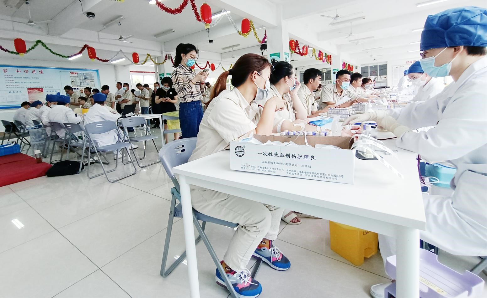 采血车开进hahabet星辰大海新材 让爱心奉献蔚然成风(图3)